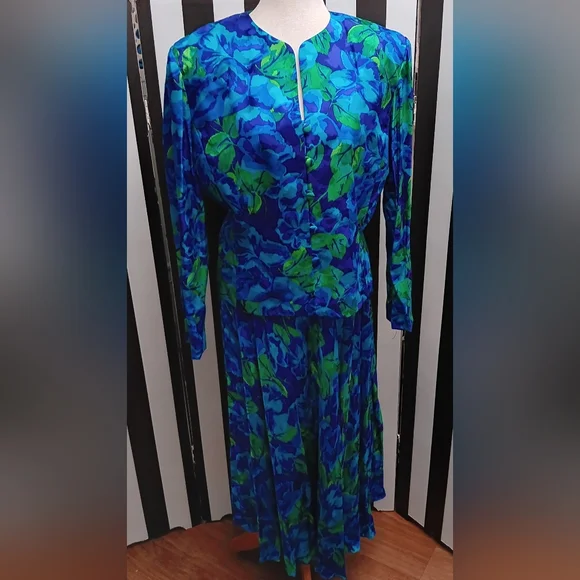 Adrianna Papell silk 2pc set - Picture 2 of 10